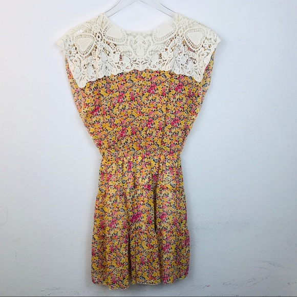 Yellow Dress with flower & crochet detail - Picture 2 of 5